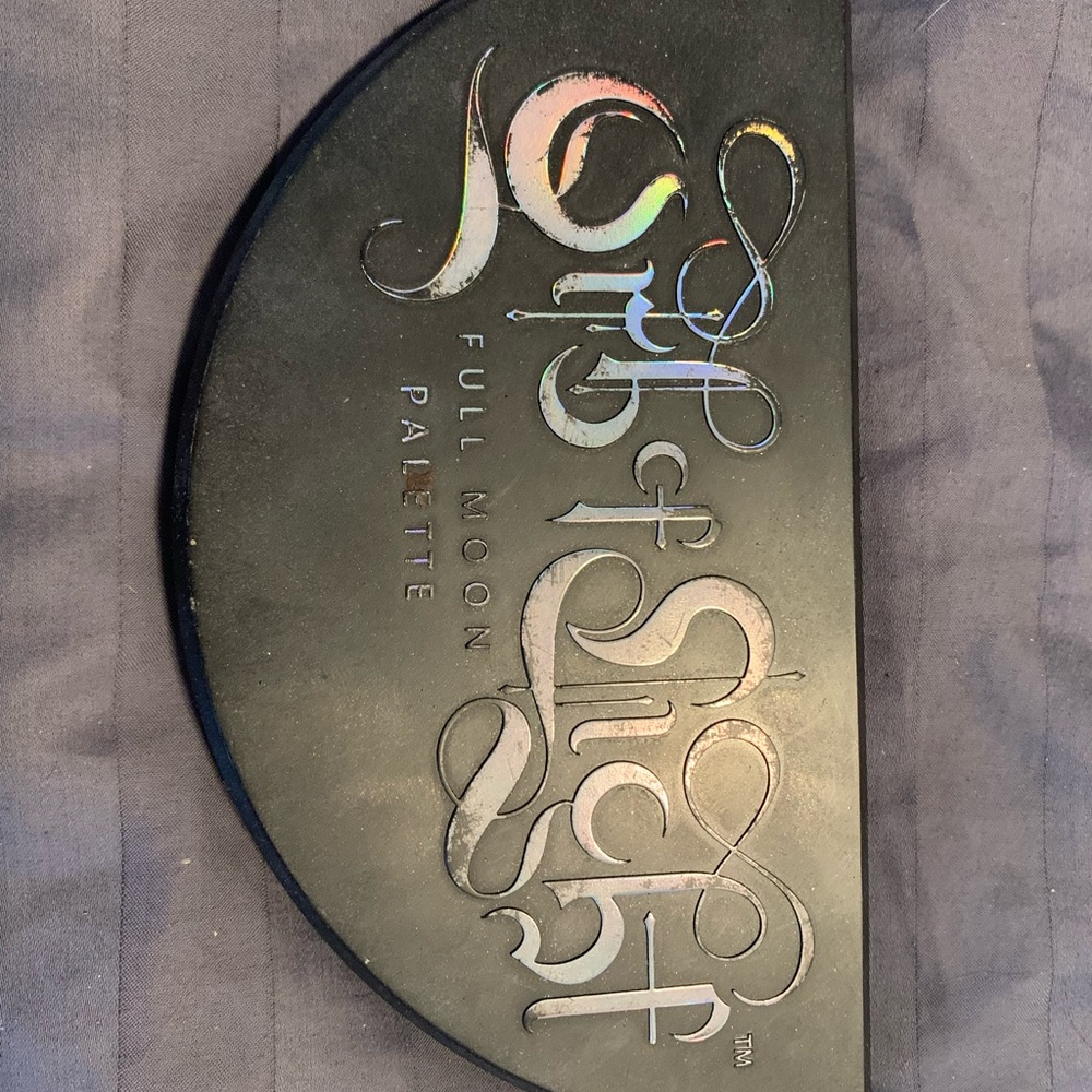 Full Moon Eyeshadow Palette